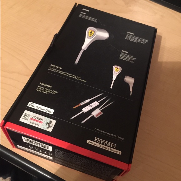 Ferrari earphones - Picture 3 of 4